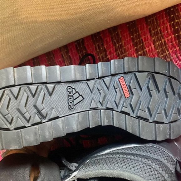 ADIDAS Climawarm Traxion boots - women's size 8.5 - black on black - Picture 7 of 9